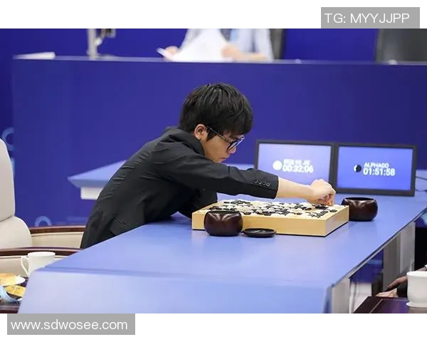 人工智能围棋对决：AlphaGo与柯洁的巅峰之战回顾与启示